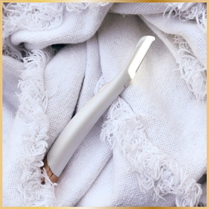 Exfoliant visage lumineux & Rasoir fine- sur Batterie AAA